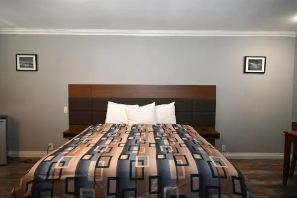Hollywood Stars Inn 8